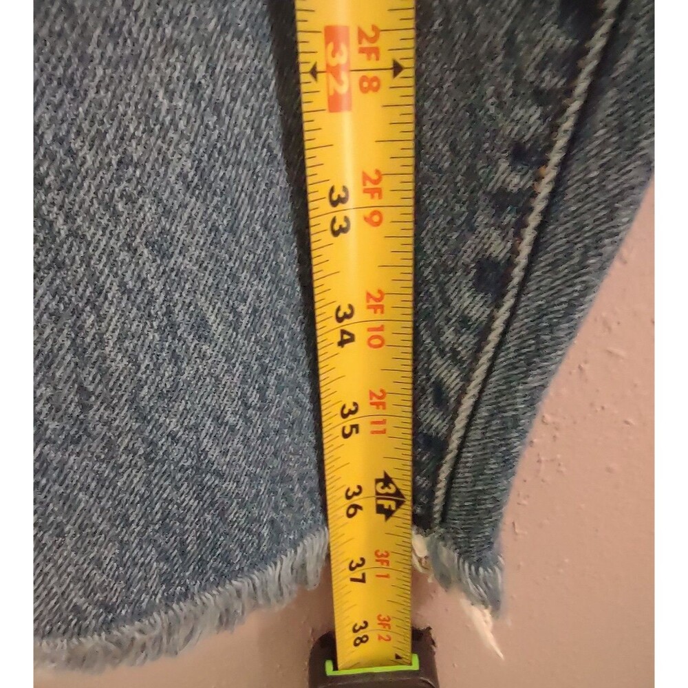 Levi’s Women's Sz 30 Wedgie Tapered Button Fly Distressed Jeans (30''x27") - Picture 10 of 13
